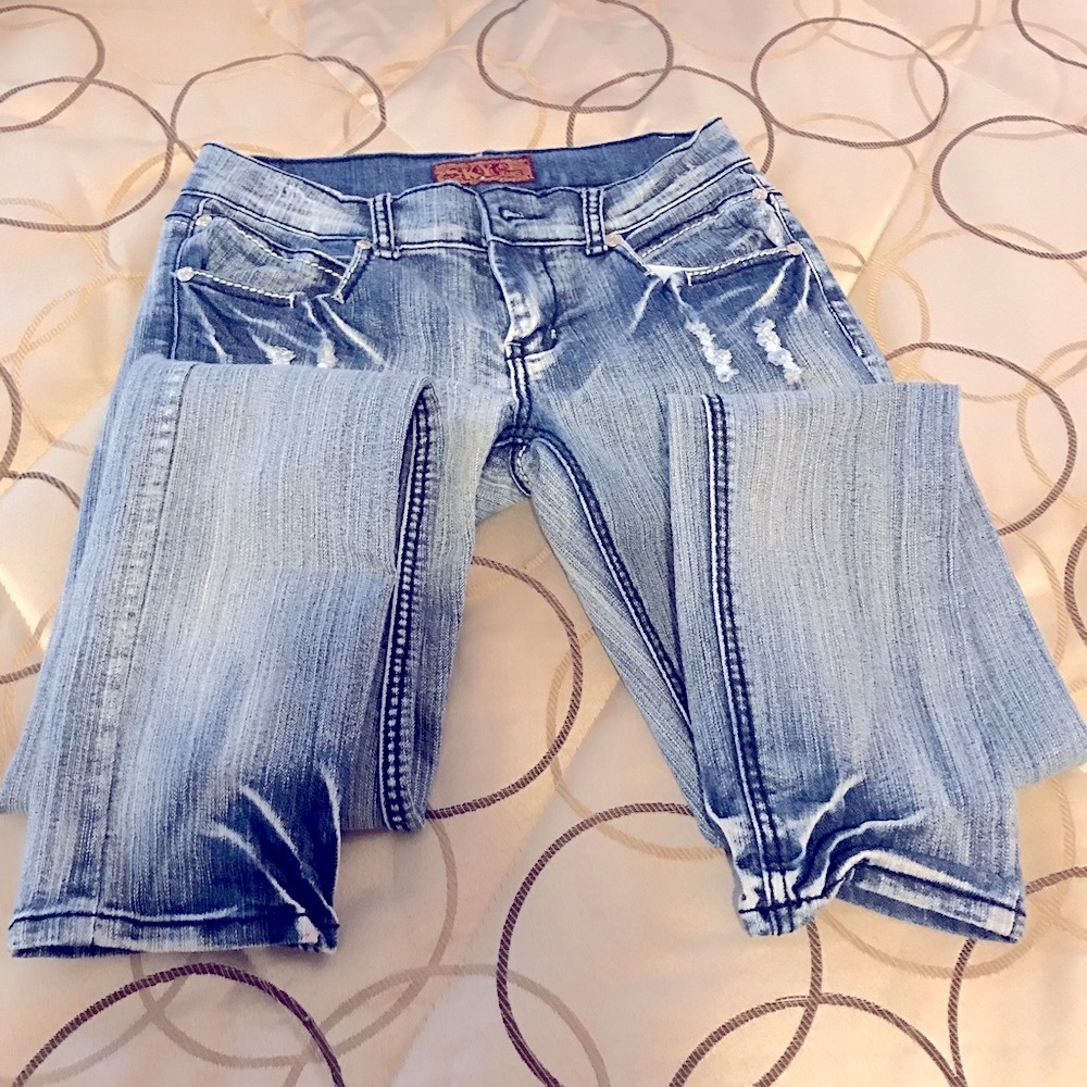 Distressed Denim Jeans - Picture 5 of 6